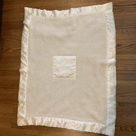 Classic Winnie Pooh Disney Satin baby Blanket